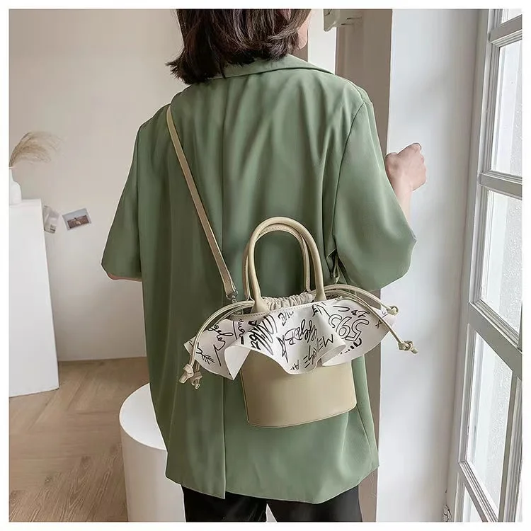 Koreanska verzija torbe-kante s рюшами 2021, Novi modni torba-instant messenger, univerzalni predivna torba Ins, niša dizajnerske ručne torbe preko ramena Slika 1