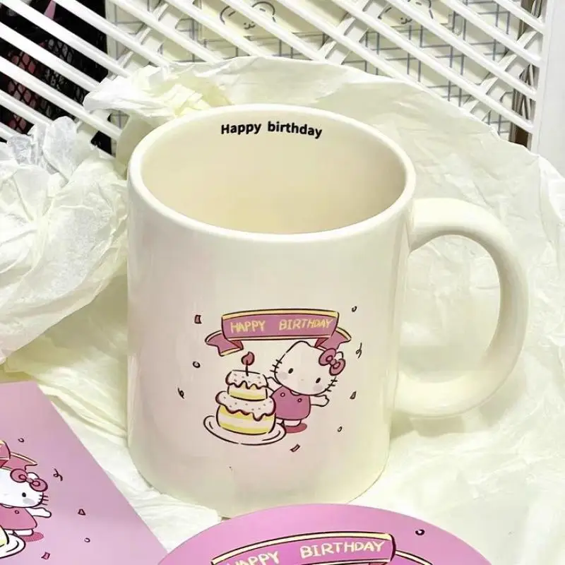 Sanrio Hello Kitty Medo Kawai Crtani Slatka Torta stakleno Keramička Šolja sa Ručkom Bubalo Anime Pliš Igračke za Djevojčice, Dječje Igračke Poklon Za Rođendan Slika 2