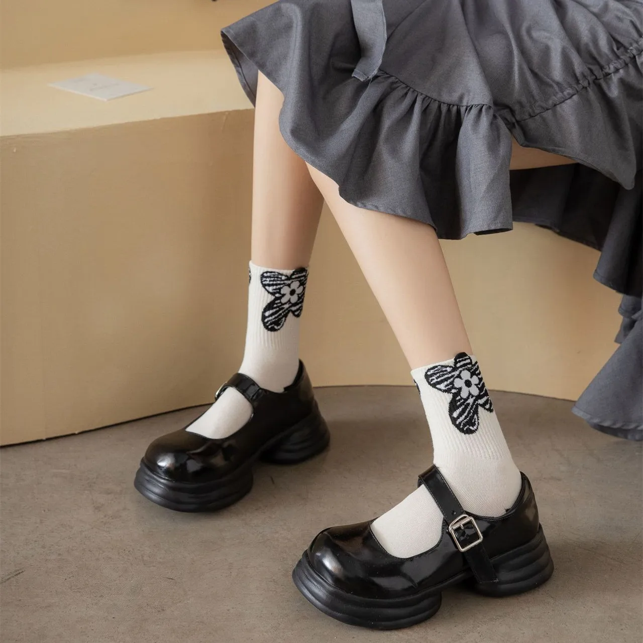Svakodnevne Crno-Bijele Čarape Ženske Čarape S Cartoonish Po Cijeloj Površini Životinja, Japanski Slatka Čarape Kawaii, Modni Šarene Čarape U Stilu Харадзюку, Vanjska Odjeća, Duge Čarape Slika 3