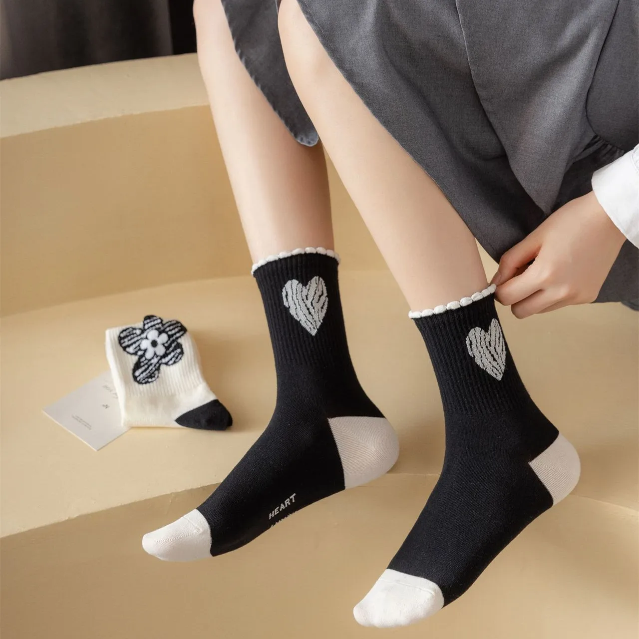 Svakodnevne Crno-Bijele Čarape Ženske Čarape S Cartoonish Po Cijeloj Površini Životinja, Japanski Slatka Čarape Kawaii, Modni Šarene Čarape U Stilu Харадзюку, Vanjska Odjeća, Duge Čarape Slika 5